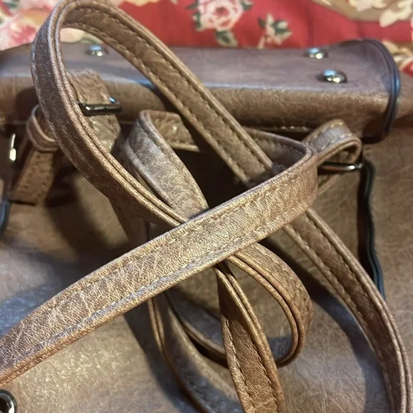LIZ SOTO Abby Convertible
Crossbody/Backpack/Brown, EUC - Picture 12 of 12